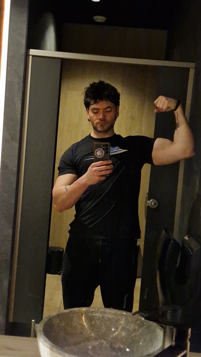 Ivan 🇰🇷🐉 tweet media