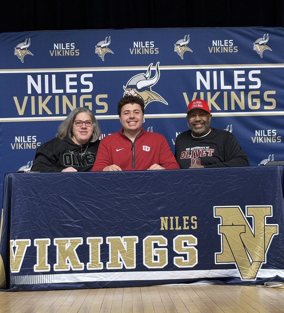 Niles Vikings tweet media