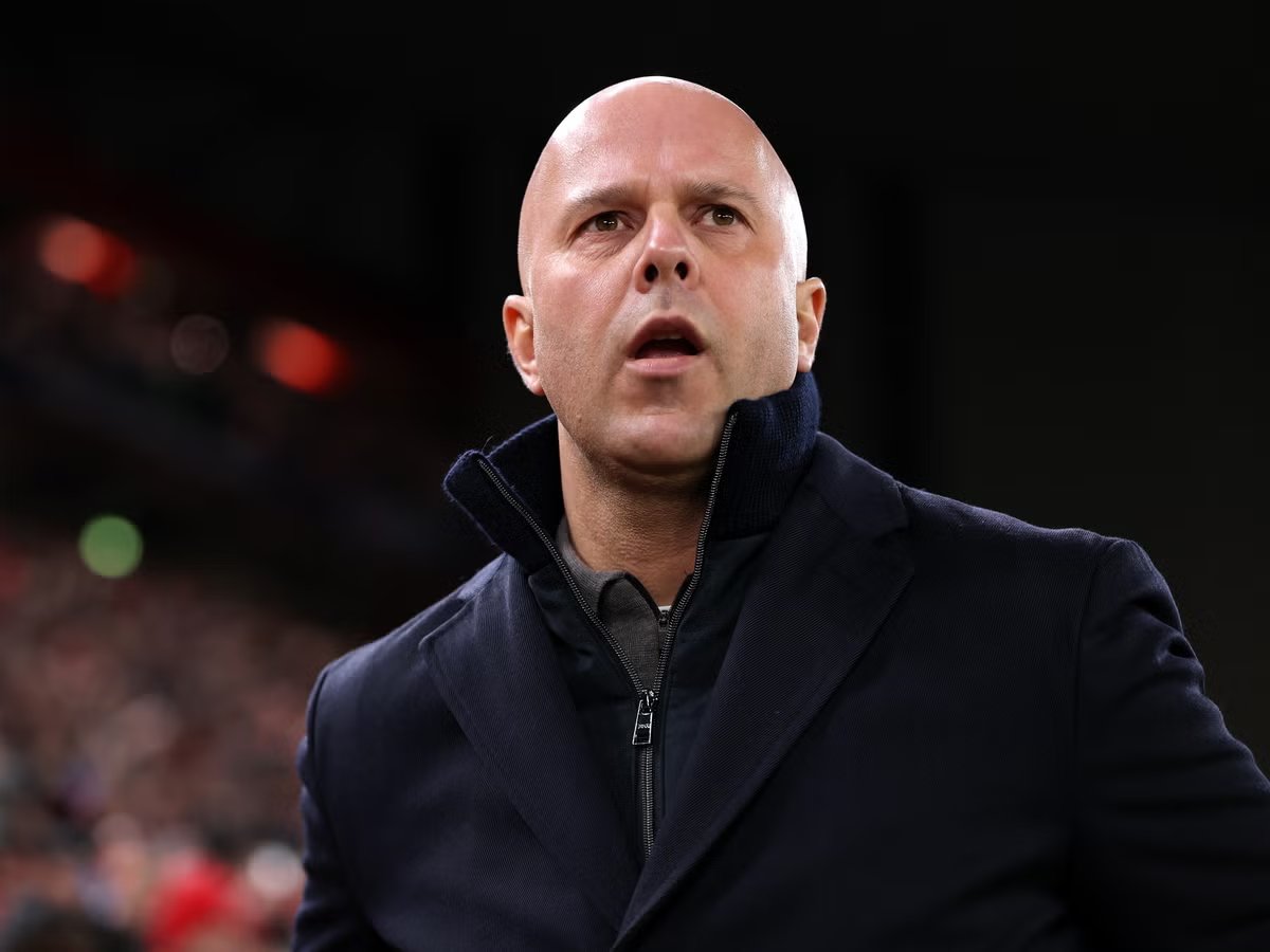 🚨🔴 Michael Owen is firmly SLOT IN and insisted that Liverpool would be foolish to dismiss a manager who delivered the league title just last year 😳:

“I’m in the Slot in camp. I just, I think it’s very premature to be thinking about here’s a manager that’s had his first season