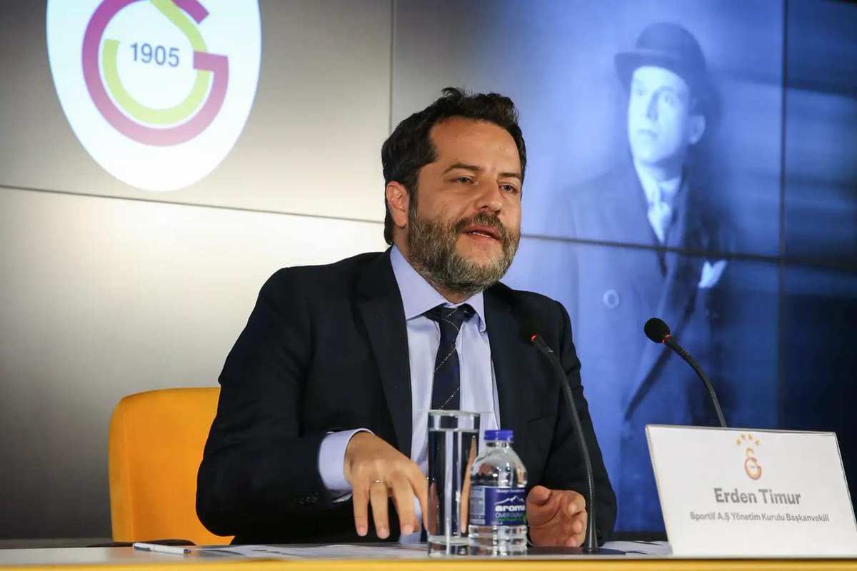 Erden Timur, Florya peşkeşinin farkındaydı, itiraz etti. Ve Galatasaray'dan uzaklaştırıldı. 

Dursun Özbek sonrası Galatasaray başkanlığı için en büyük aday oydu. Dursun Özbek'in içten içe Erden Timur'un içeri atılmasına sevindiğine yemin edebilirim ama kanıtlayamam!