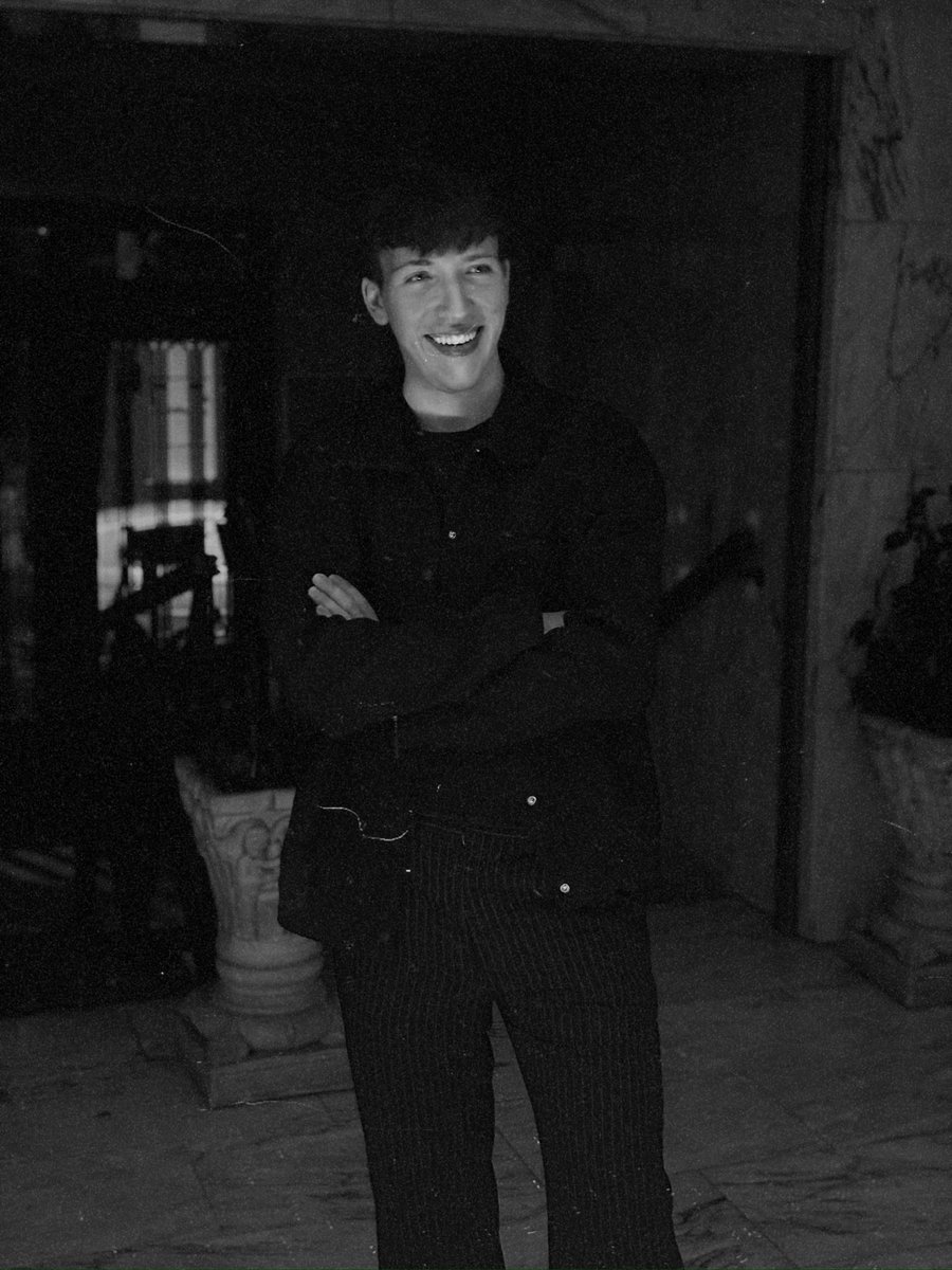 yohnbys's tweet image. I stopped dressing to fit in. I started dressing like myself.