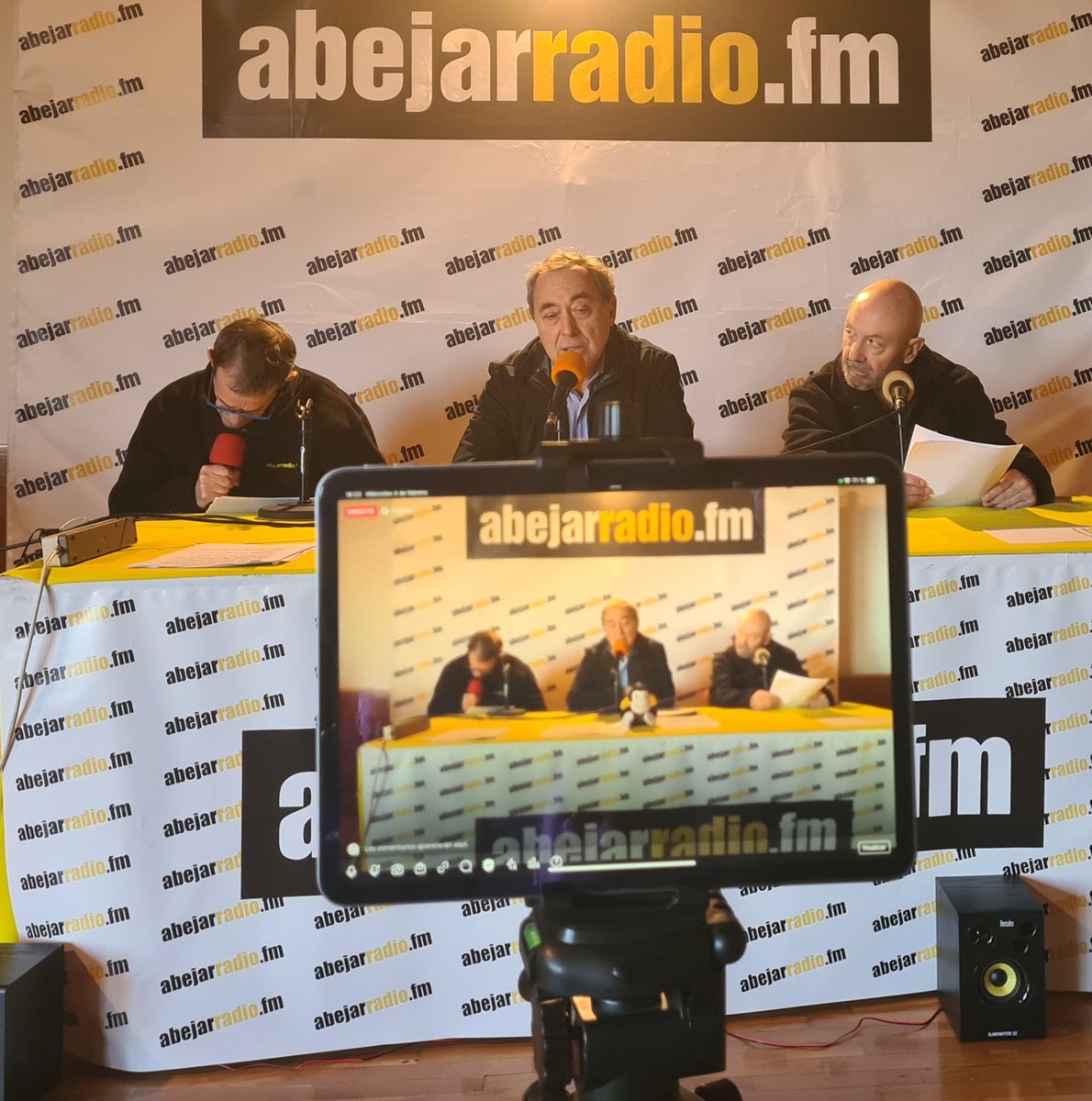 AbejarRadio's tweet photo. DIA INTERNACIONAL DE LA LUCHA CONTRA EL CANCER EN ABEJAR RADIO 🐝🎙💚

Esta tarde hemos tenido un programa muy intesente en un día muy especial con los amig@s de @ContraCancerZGZ
Si te perdiste el programa lo tienes aquí
https://t.co/ylMhb5p4pR https://t.co/RjYA3cjl59