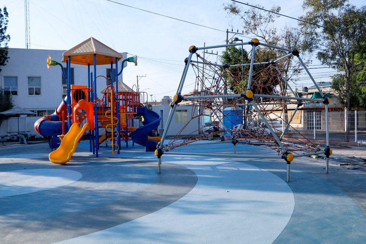 Adolfo_Cerqueda's tweet image. Nuevo espacio recreativo ⚽🏓🛝 para ti y tu familia en la colonia Campestre Guadalupana

Estamos recorriendo las diferentes obras que seguimos realizando en el municipio, y ahora tocó visitar los trabajos del nuevo espacio recreativo que tendremos en la explanada de la 📍 Unidad…