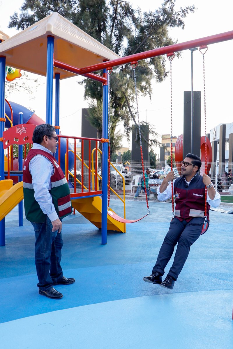 Adolfo_Cerqueda's tweet image. Nuevo espacio recreativo ⚽🏓🛝 para ti y tu familia en la colonia Campestre Guadalupana

Estamos recorriendo las diferentes obras que seguimos realizando en el municipio, y ahora tocó visitar los trabajos del nuevo espacio recreativo que tendremos en la explanada de la 📍 Unidad…
