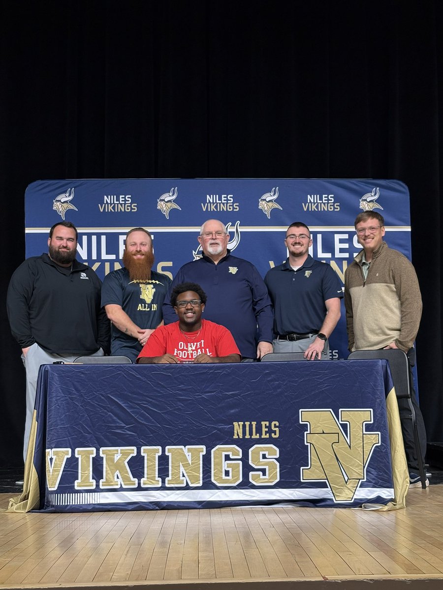 Niles Vikings tweet media