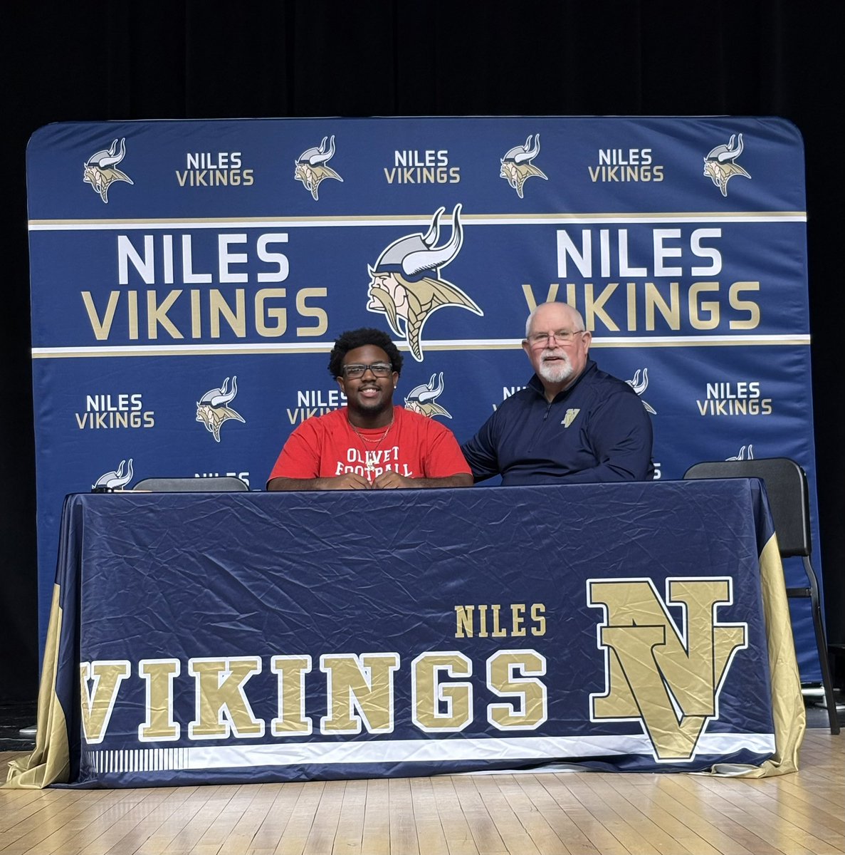 Niles Vikings tweet media