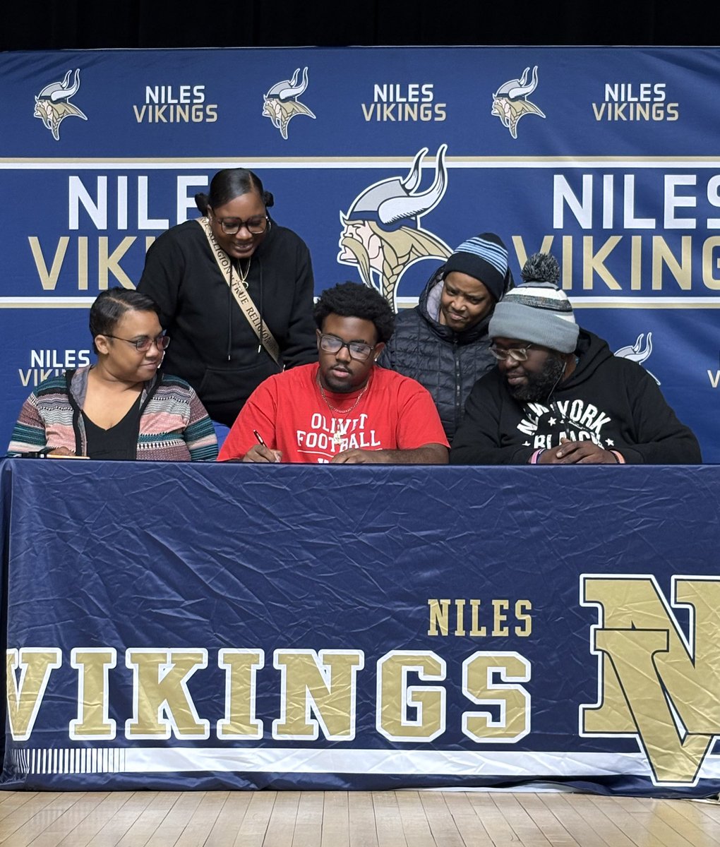 Niles Vikings tweet media