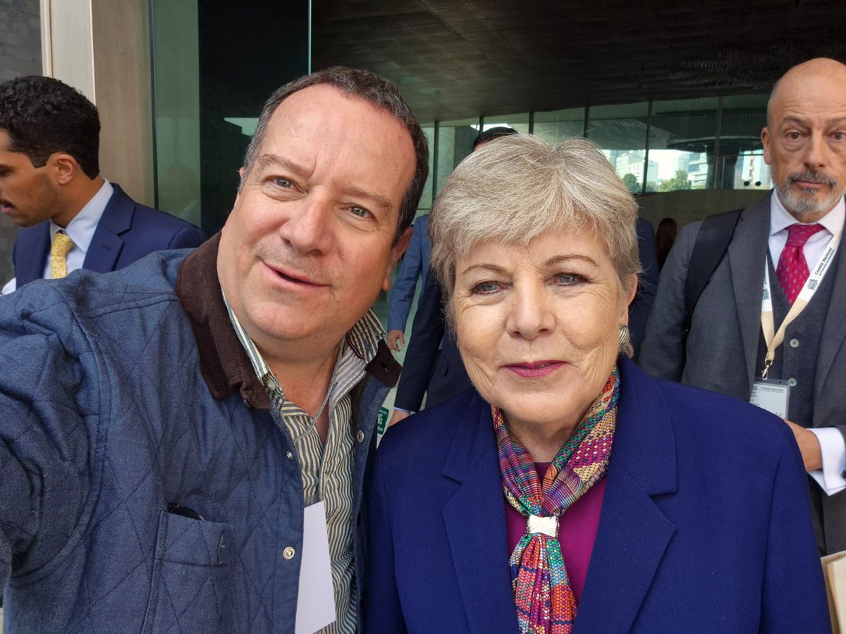 Nuestro Director Nacional <a href="/gutierrezfalcon/">JA Gutiérrez Falcón</a> tuvo el gusto de saludar a la Secretaria de Medio Ambiente, Alicia Bárcena.

En Empresarios por la Cuarta Transformación impulsamos proyectos productivos y amigables con la naturaleza. 🌱💚