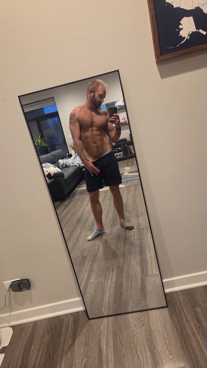 shinydottt's tweet photo. Nice to workout at home instead of getting in the cold sometimes https://t.co/8j8iYzaLFC