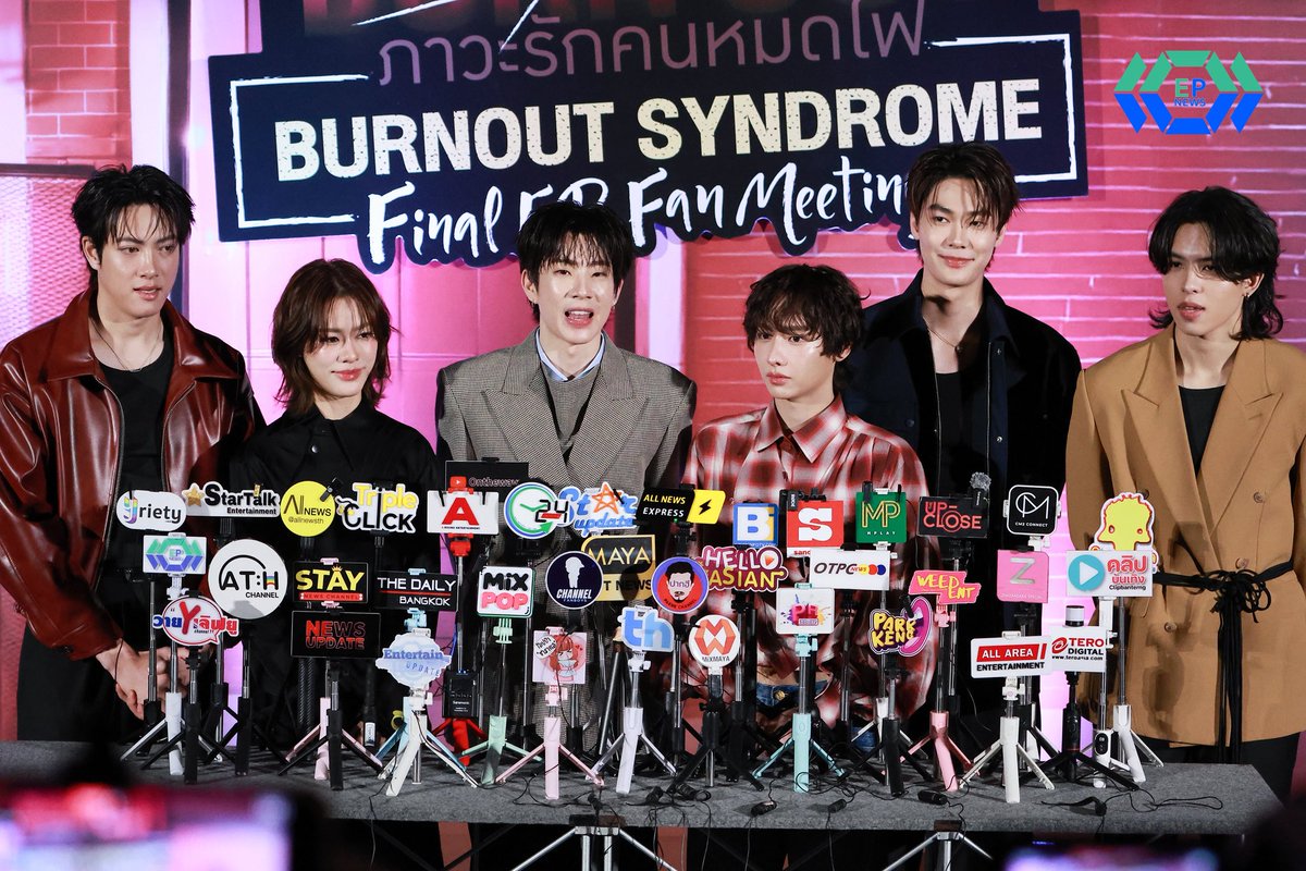epnewsonline's tweet photo. บรรยากาศช่วงสัมภาษณ์ “ออฟ-กัน-ดิว-เอมี่-โต๋-เอเจ” ในงาน “#BurnoutSyndromeSeriesFinalEP Fan Meeting”
#BurnoutSyndromeSeries #offgun
#OffJumpol #GunAtthaphan #dew_jsu
#emiamily #ThorThinnaphan #aj_chayapol https://t.co/vfCZYhRh0E