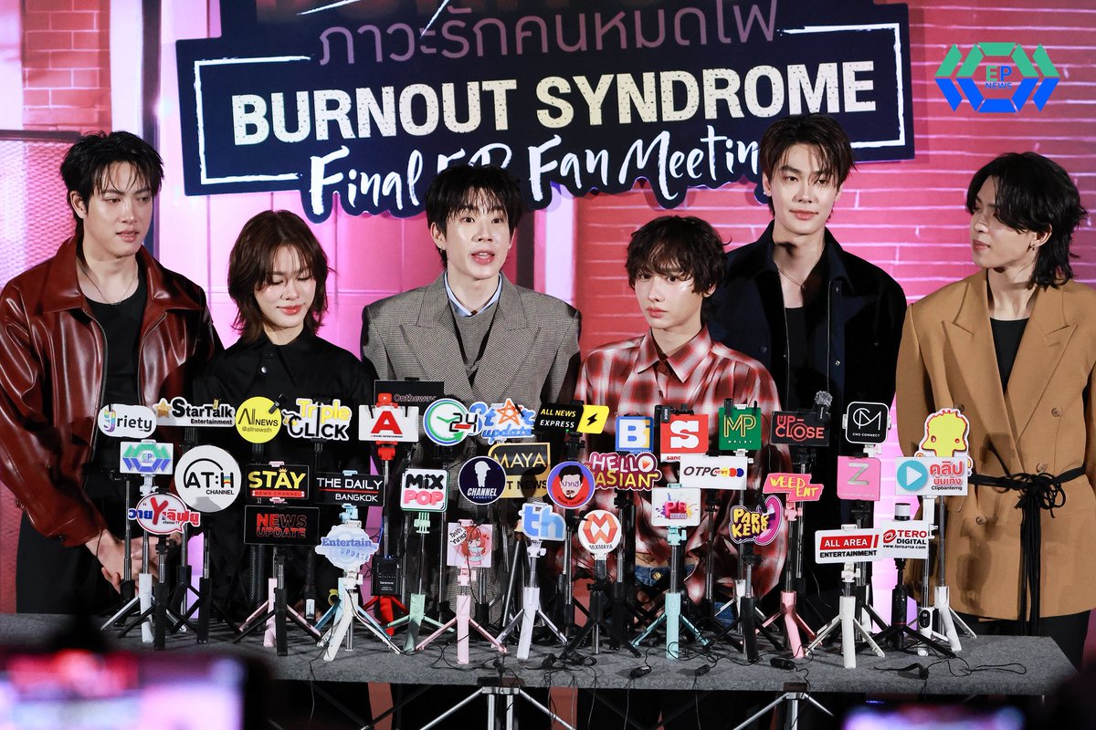epnewsonline's tweet photo. บรรยากาศช่วงสัมภาษณ์ “ออฟ-กัน-ดิว-เอมี่-โต๋-เอเจ” ในงาน “#BurnoutSyndromeSeriesFinalEP Fan Meeting”
#BurnoutSyndromeSeries #offgun
#OffJumpol #GunAtthaphan #dew_jsu
#emiamily #ThorThinnaphan #aj_chayapol https://t.co/vfCZYhRh0E