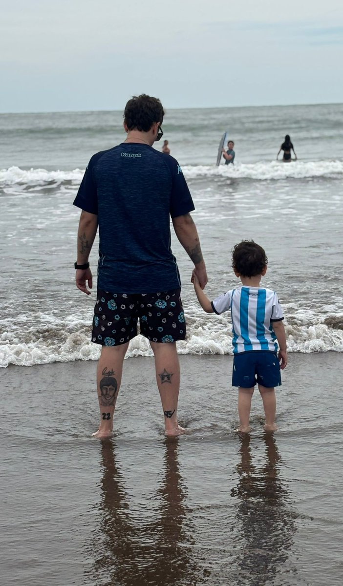 Siempre de la Mano,
No pido nada más.

Te Amo Genaro.