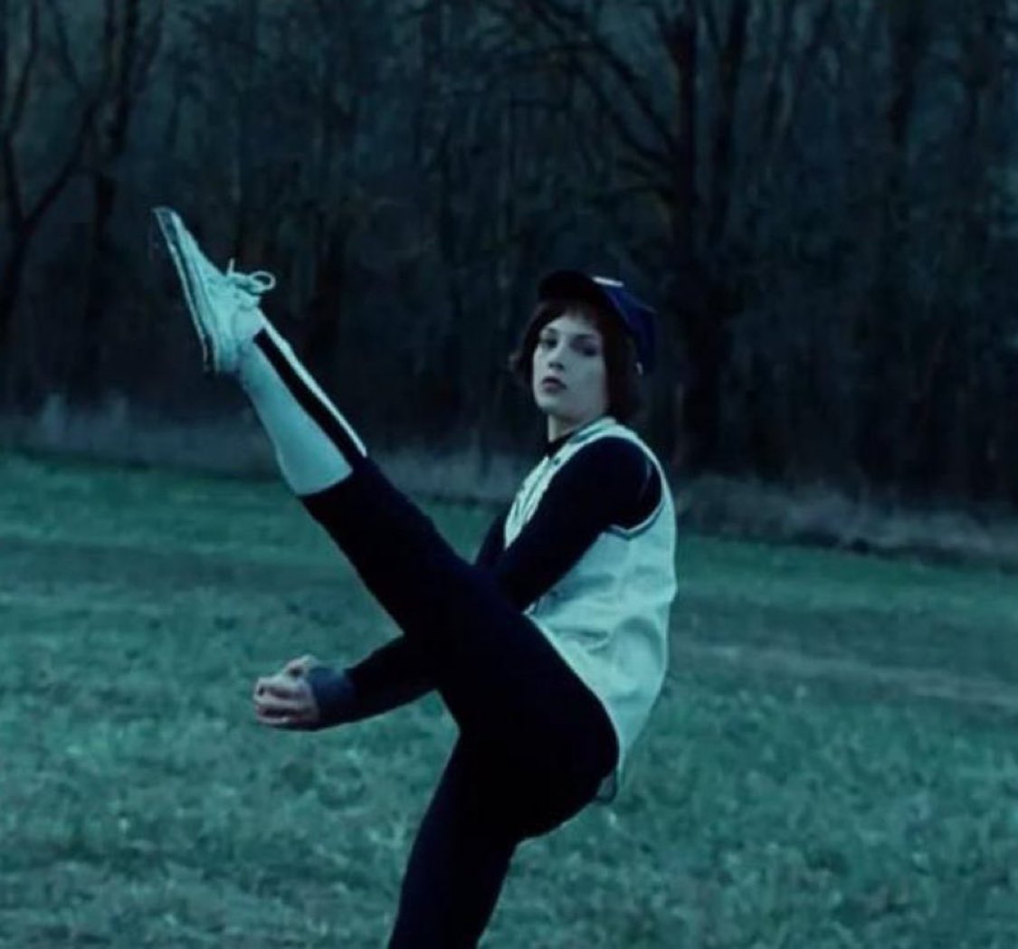 ix_bigm's tweet image. nobody: 

clocks at 6:50pm: