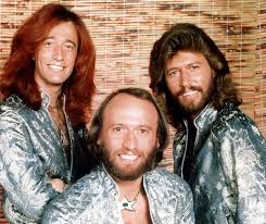 El 4 de febrero de 1978, "Stayin' Alive" de los Bee Gees llegaba al número uno del Hot 100 de Billboard, compuesta por los tres hermanos Gibb y coproducida por el grupo con ayuda de Karl Richardson y Albhy Galuten.  El sencillo se mantuvo cuatro semanas en la cima de la lista.