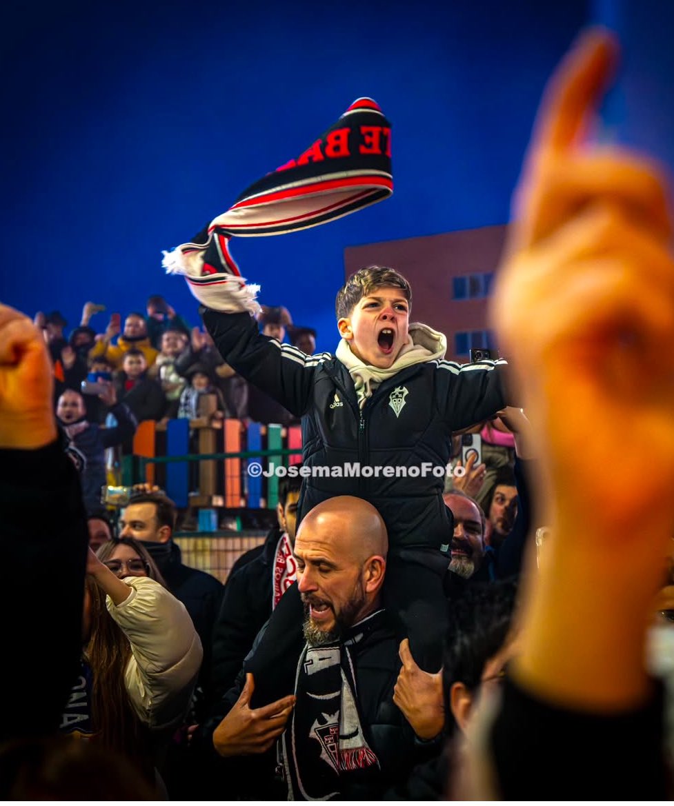 Lo vimos contra el Real Madrid, y lo volvimos a ver contra el Barcelona:

Desde hace unos años, algo está cambiando en nuestra ciudad.

📸 Josema Moreno