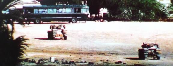 Cdc_13eDBLE's tweet image. #Devoirdemémoire

🟢🔴 Il y a 50 ans, le 3 février 1976, un autobus transportant 31 enfants français était détourné à Djibouti par des terroristes et conduit à Loyada, à la frontière somalienne.

Les légionnaires de la #13DBLE, en poste au checkpoint de Loyada, ont été les