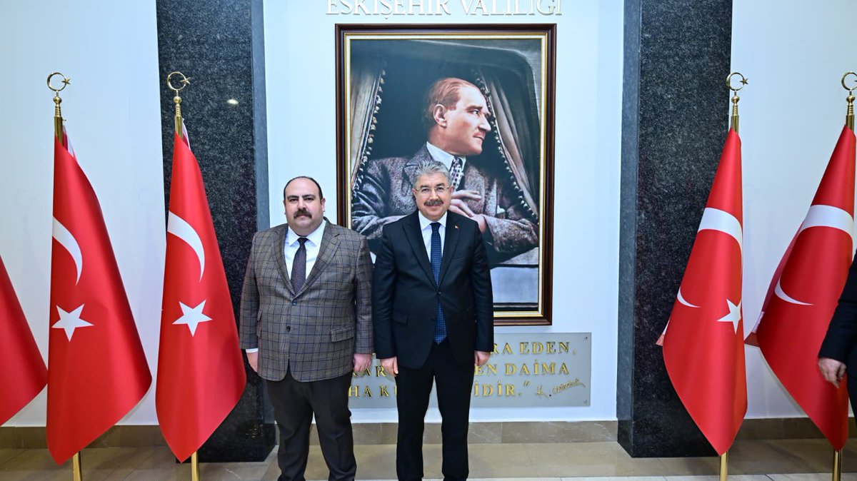 Belediye Başkanımız Sayın Serhat HAMAMCI, Eskişehir valiliği görevine atanan Sayın Dr. Erdinç YILMAZ'ı makamında ziyaret ederek hayırlı olsun dileklerini iletti.