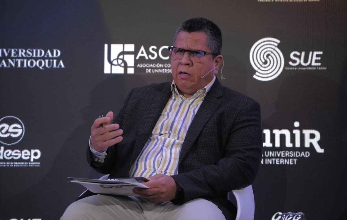 Intervención en el acto inaugural del IV seminario 'Calidad y Acreditación Universitaria en América Latina' que se desarrolla en la Universidad de Antioquia. <a href="/ascunoficial/">ASCUN</a> <a href="/SUECol_oficial/">@SueColombiaoficial</a> <a href="/UNIR_Colombia/">UNIR Colombia</a>