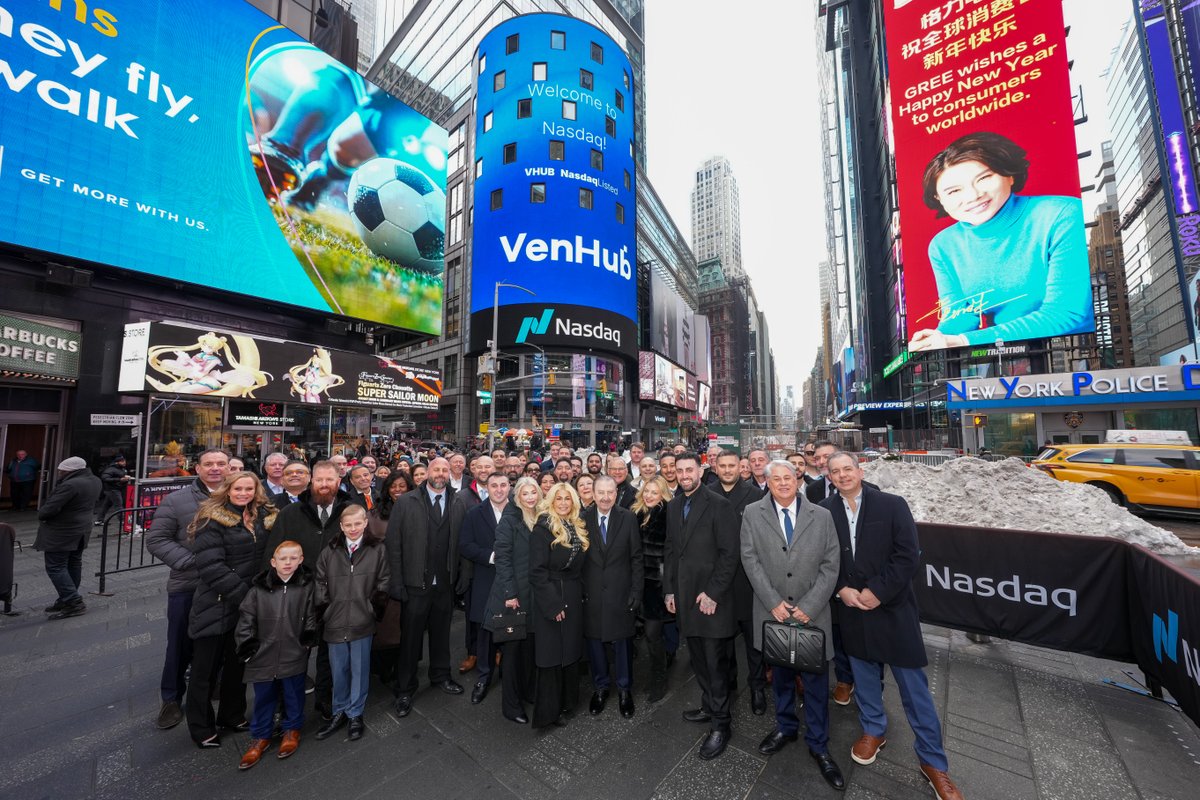 NasdaqExchange's tweet photo. 🛍️ @Venhubai is transforming the retail industry with fully autonomous and robotic-operated convenience stores.
🎉 Proud to welcome you to Nasdaq, $VNHB! #NasdaqListed https://t.co/E6cMt9bth8