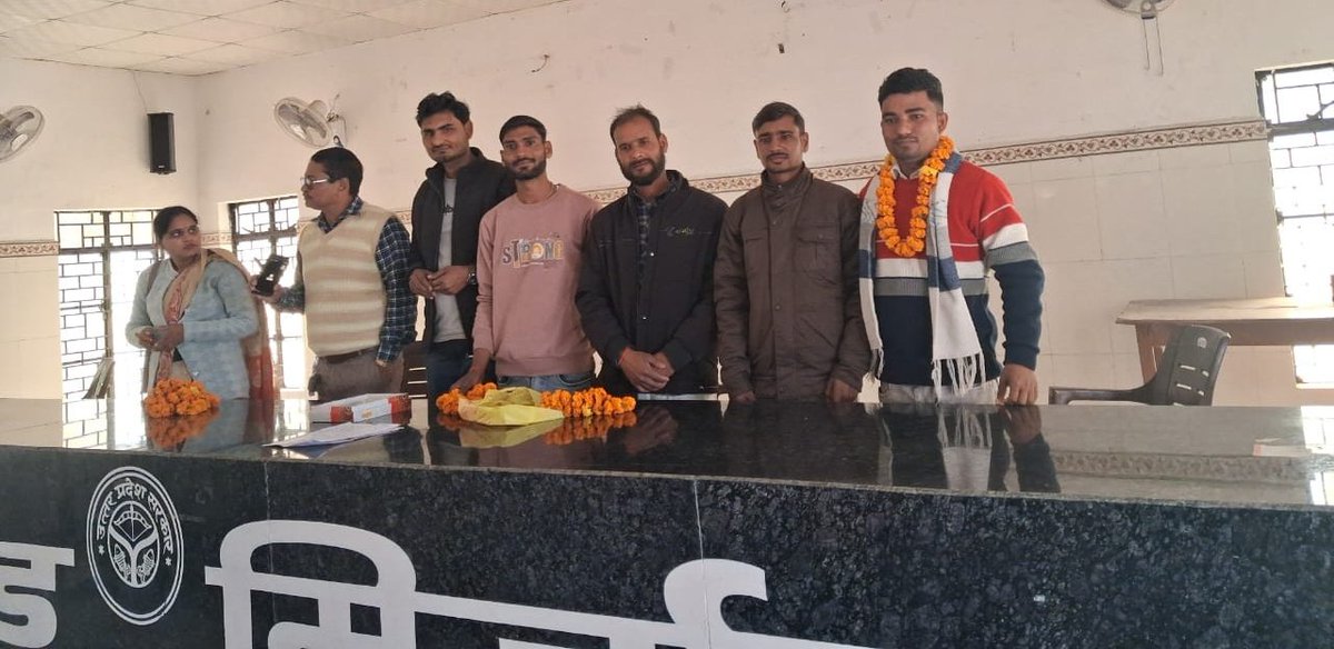 जनपद #शाहजहांपुर में आज दिनाँक 04 फरवरी 2026 को पंचायत सहायक कर्मचारी यूनियन जनपद शाहजहांपुर की ब्लॉक शाखा #मिर्जापुर की ब्लॉक कार्यकारिणी का चुनाव समस्त पंचायत सहायकों की उपस्थिति मे सकुशल संपन्न हुआ।

समस्त नव चयनित ब्लॉक पदाधिकारियों को मंगलमय शुभकामनाएं ♥️