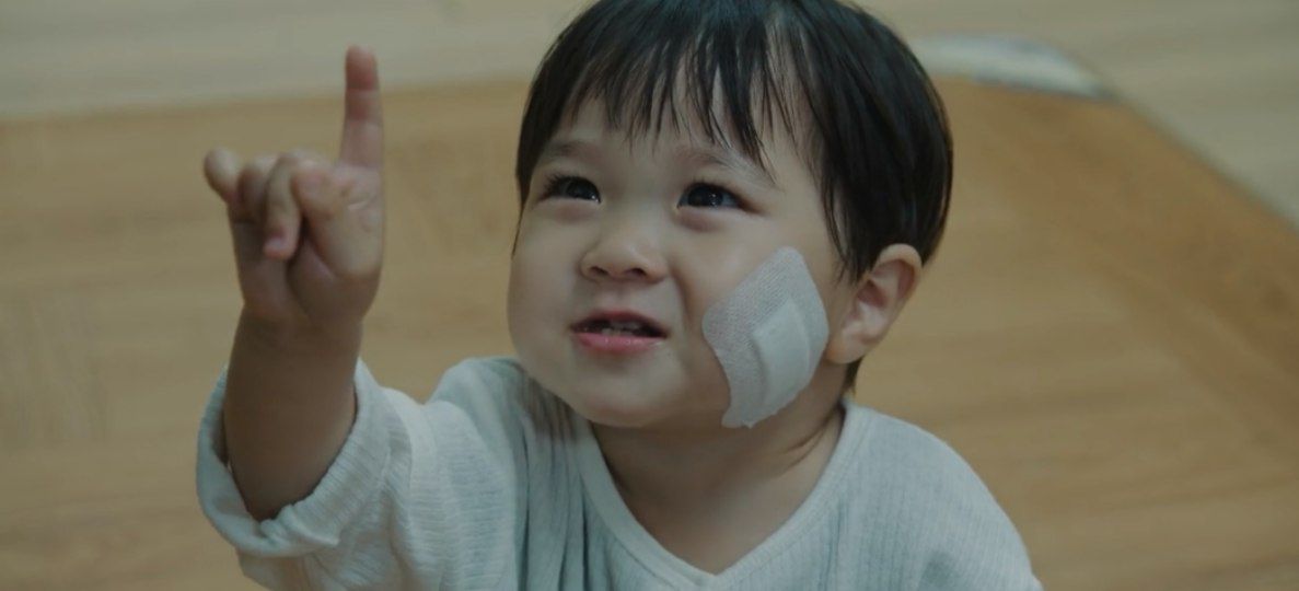 kdramasdiary's tweet image. watching #OurUniverse for the plot

the plot: