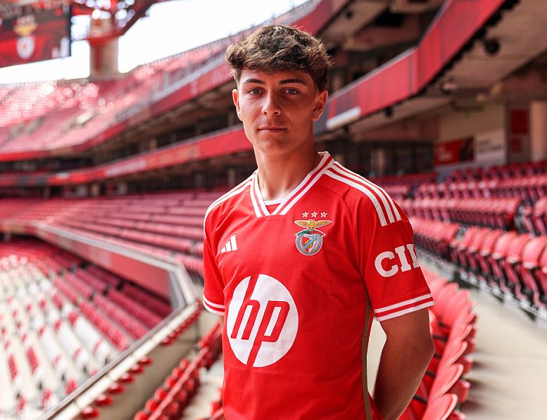 Benfica's Gonçalo Moreira is now the top Portuguese scorer in UEFA League History:

🇵🇹 GONÇALO MOREIRA – 12 GOALS

🇵🇹 Diogo Gonçalves - 11 goals

🇵🇹 Zé Gomes - 11 goals

🇵🇹 Gonçalo Ramos - 10 goals

6 games, 8 goals &amp; 4 assists in this season's campaign. Craque! 🦅