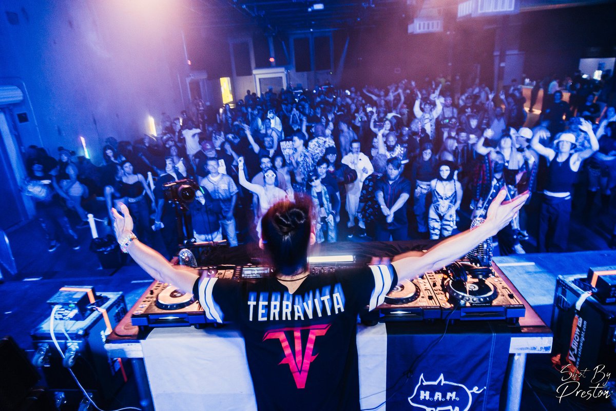 Dustin Garonzik tweet media