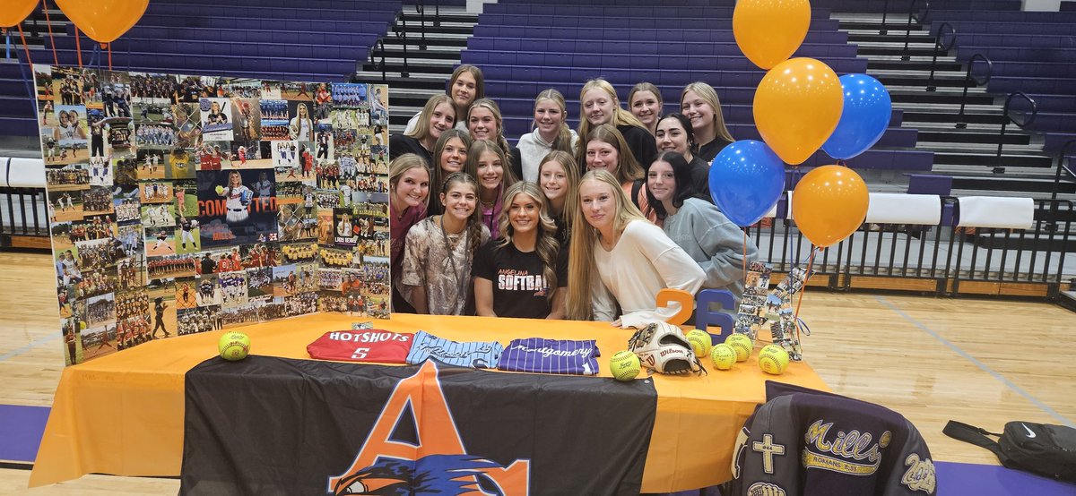 MHSBearSB's tweet photo. So proud of Kinlyn Mills for signing with Angelina College to continue her academic and athletic career! Your hard work paid off and we can’t wait to see you shine at the next level #SigningDay #BuildingChampions #BeABear 
@coachlaplante @coachcooper_mhs @TroyCollavo https://t.co/p3yT6CkIQA