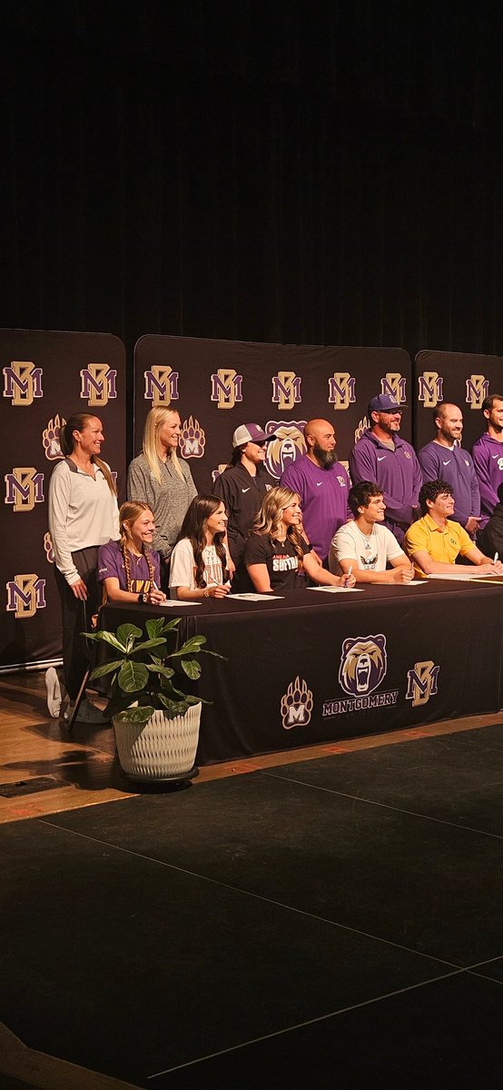 MHSBearSB's tweet photo. So proud of Kinlyn Mills for signing with Angelina College to continue her academic and athletic career! Your hard work paid off and we can’t wait to see you shine at the next level #SigningDay #BuildingChampions #BeABear 
@coachlaplante @coachcooper_mhs @TroyCollavo https://t.co/p3yT6CkIQA