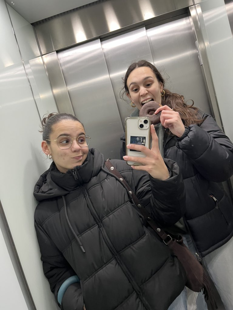 baztecla's tweet photo. @mariagc_9 🍩🍩🍩 https://t.co/6GRhGfBGoO
