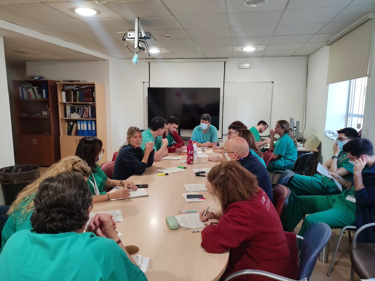 Cuidados Intensivos Hospital Reina Sofia tweet media