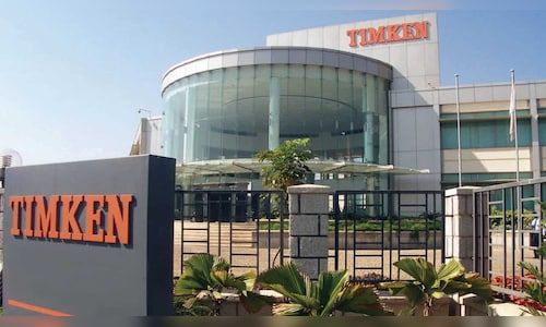 CNBCTV18News's tweet photo. #TimkenIndia Q3 net profit falls 30% despite 14% rise in revenue; margins contract
#3QWithCNBCTV18 | @jpullokaran
https://t.co/PlXhzHXBRA https://t.co/lwV1mD1U2f
