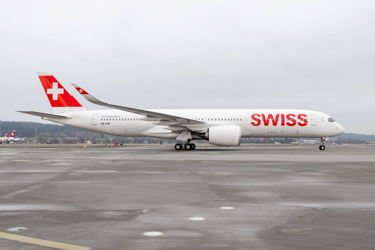 SWISS took delivery of its second Airbus A350, now in classic SWISS livery. The aircraft is scheduled to enter service on 23 February, operating Zurich–Montreal. From summer 2026, the A350 will also serve the Zurich–Seoul route. bit.ly/4kk6bwz