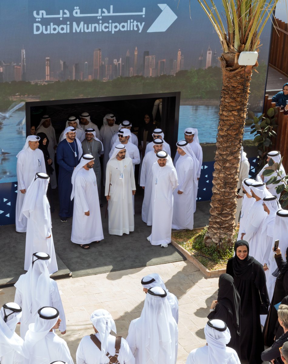 DXBMediaOffice's tweet photo. محمد بن راشد يطلع، خلال القمة العالمية للحكومات 2026، على "خارطة طريق المساحات المائية والخضراء 2030"، التي أطلقتها بلدية دبي ضمن رؤية استراتيجية شاملة تهدف إلى تطوير منظومة حضرية متناغمة، بحزمة مشاريع تصل قيمتها إلى أكثر من 4 مليارات درهم، وذلك ترسيخاً لريادة دبي كمدينة عالمية مستدامة تستثمر الطبيعة لتحقيق رفاهية الإنسان.