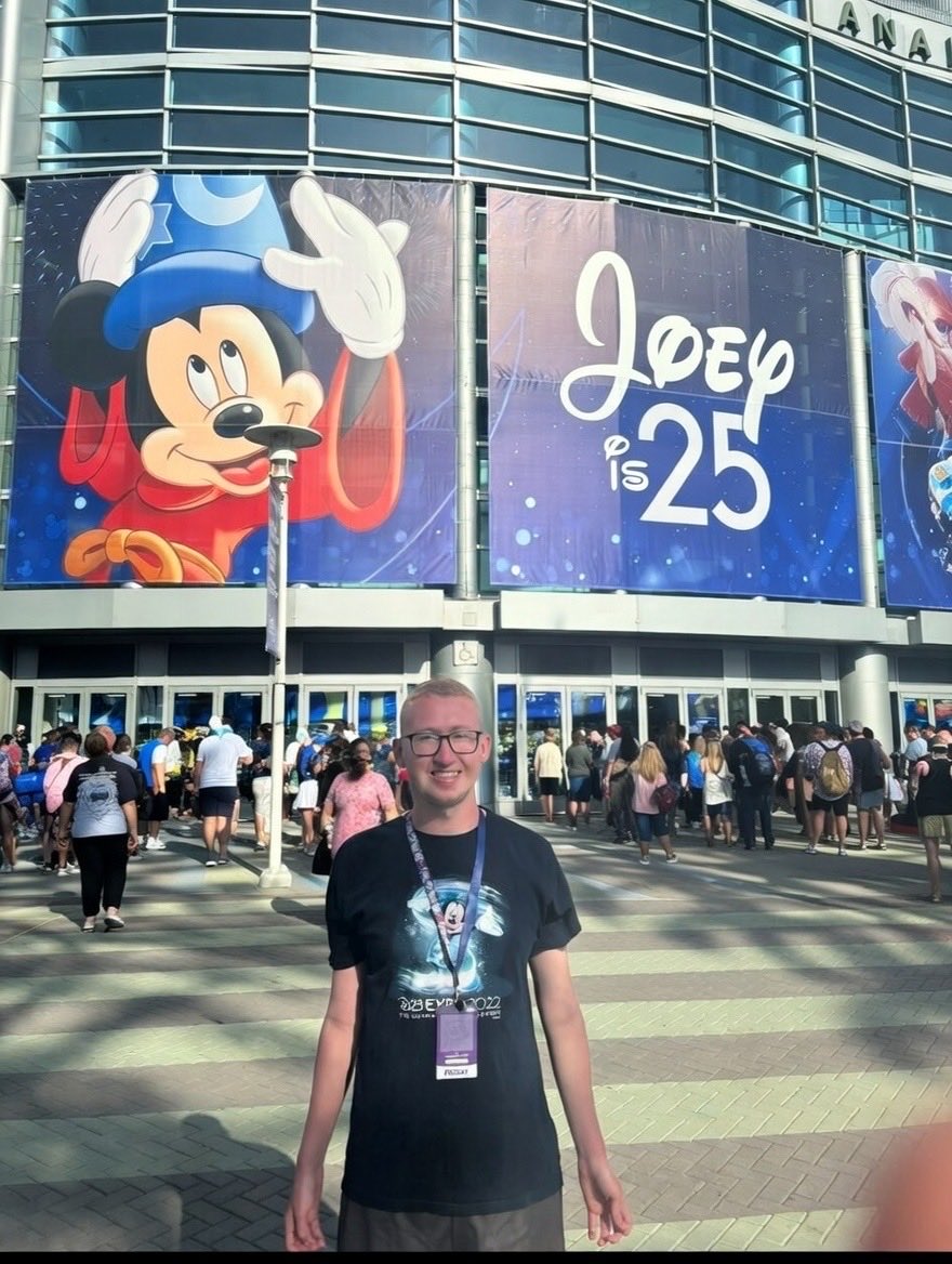 LomboTonka's tweet image. A big day indeed!  Joey is 25! Happy birthday Joey! A quarter century in the books! Have a great day today Joey, you make every one of ours the best! #bigday #happybirthdayJoe