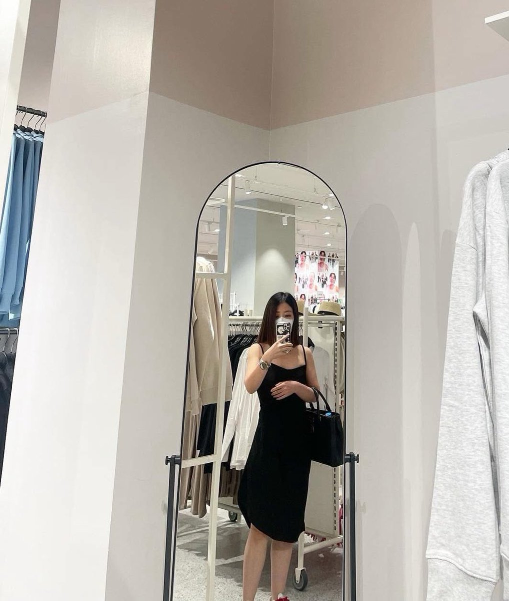 Kittyooo170's tweet photo. แฟนไม่อยู่ หนูร่าเริง https://t.co/pvcjZdDDNc
