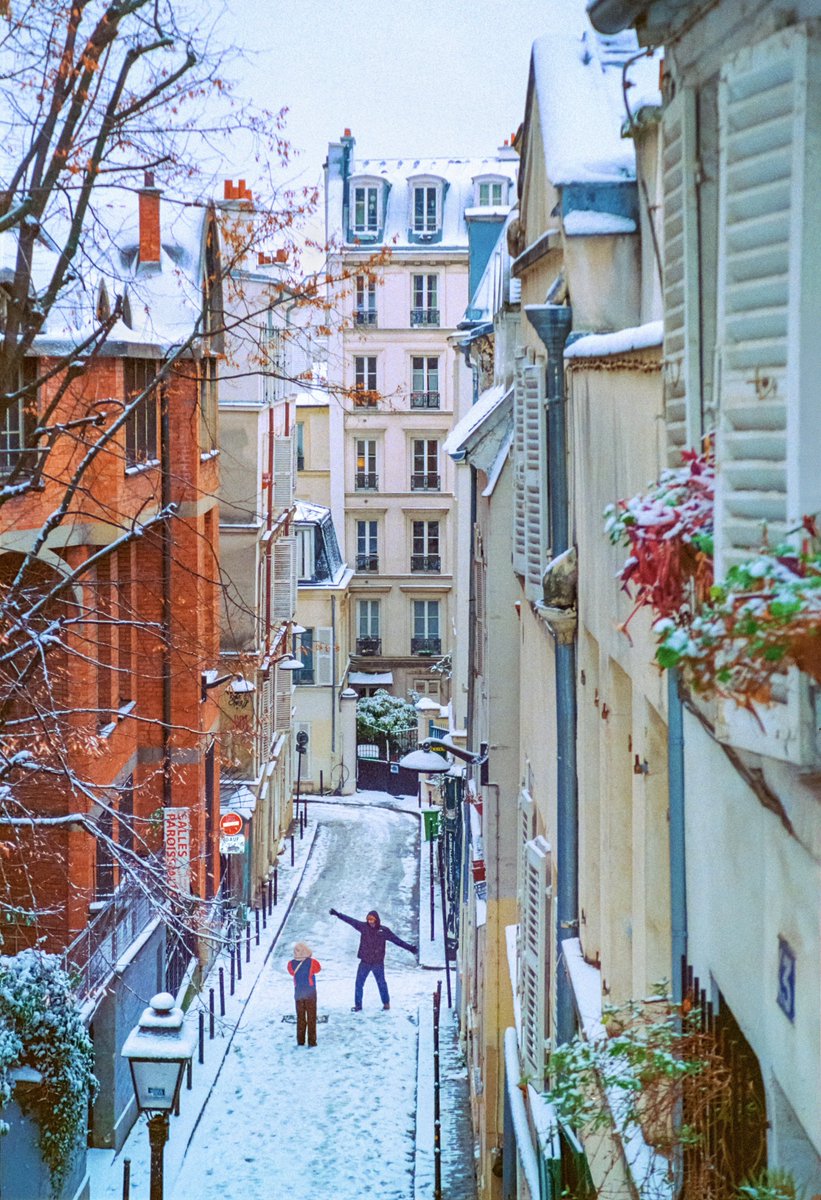 maximevisticot's tweet photo. Paris sous un manteau blanc, sur film https://t.co/4AzHBIk5oG