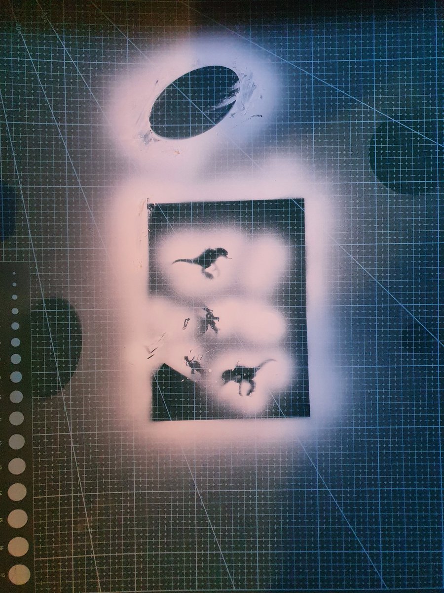 TurtleFleur's tweet image. Primer spraying a practice pallet, termagant miniature, and base...got back from shopping and finally the spray smell has dissipated 🥴