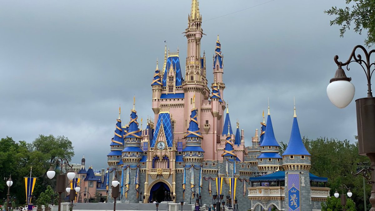 AppleX4_'s tweet image. Apple comprando Disney: el rumor eterno que nunca muere 🧟‍♂️
Da igual cuántas veces se repita, los números, la estrategia y la realidad dicen lo mismo: no va a pasar.
¿Rumor fácil para clicks o ganas de ver el logo de Apple en Disneyland? 🤔 #Apple #Disney #TechRumors