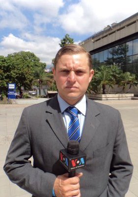 🇻🇪🚨| URGENTE: Álvaro Algarra Suárez, corresponsal del canal alemán Deutsche Welle en Caracas, fue secuestrado este miércoles por el régimen de Maduro a las 11 de la mañana, cuando presuntos funcionarios de la Policía Nacional lo sacaron de su casa. Esto NO SE PUEDE PERMITIR.