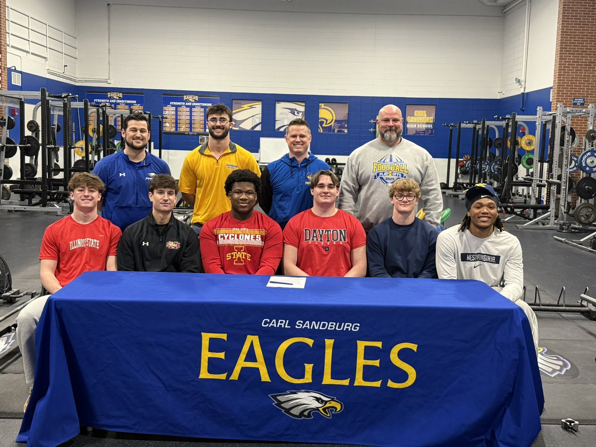 SandburgEagles's tweet photo. Congrats to our signees!

Nick Barrett - @DaytonFootball
Luke Basiorka - @WheatonFB
Drew Drzonek - @RedbirdFB
Vincent Smith - @WVUfootball
Beck Stukel - @SXUFootball
Jaden Weaver - @CycloneFB

You always have a home in ORLAND PARK. Best of luck!

#FlyWithUs 🟡🔵🦅🏈 https://t.co/eAxCbuTyHg