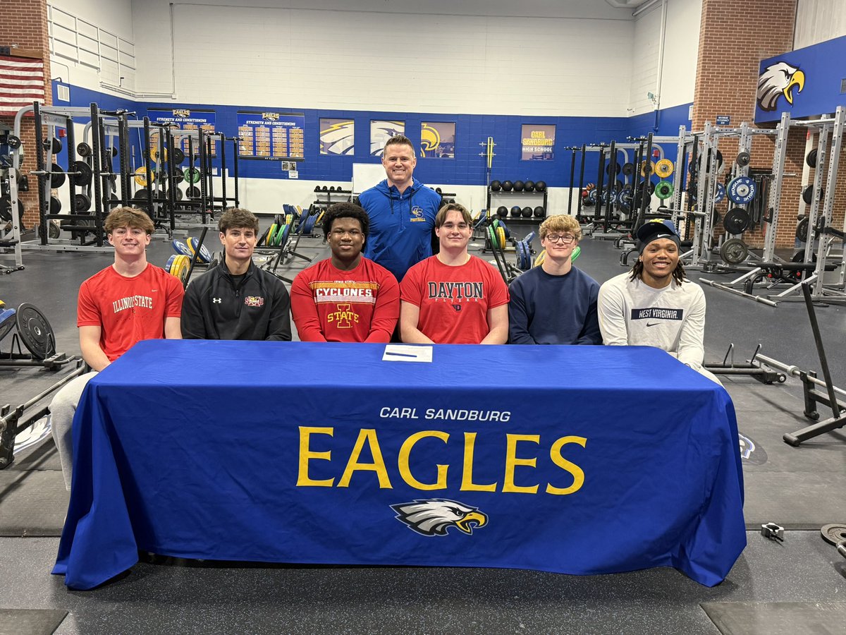 SandburgEagles's tweet photo. Congrats to our signees!

Nick Barrett - @DaytonFootball
Luke Basiorka - @WheatonFB
Drew Drzonek - @RedbirdFB
Vincent Smith - @WVUfootball
Beck Stukel - @SXUFootball
Jaden Weaver - @CycloneFB

You always have a home in ORLAND PARK. Best of luck!

#FlyWithUs 🟡🔵🦅🏈 https://t.co/eAxCbuTyHg