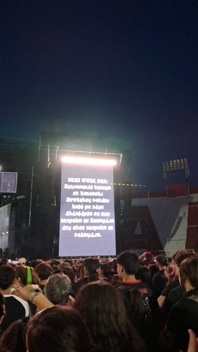 Me acorde de uno atrás mío que dijo "ese es el idioma ee los rusos a las 3 am cuando están todos chupados"