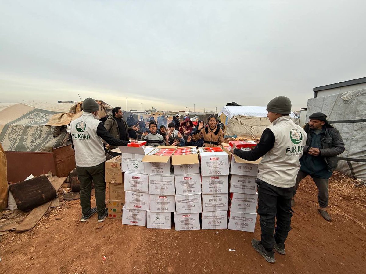 dernekfukara's tweet photo. Bir gülümseme bazen en büyük yardımdır. 🌱

Suriye’de ihtiyaç sahibi çocuklarımız için küçük ama kalpten bir mutluluk taşıdık.

İyilik paylaştıkça çoğalır. 🤍
Destek olan, dua eden herkese gönülden teşekkür ederiz.

#BirGülümsemeDeğer #ÇocuklarGülsün #İyilikSınırTanımaz https://t.co/FVXVDIexkK