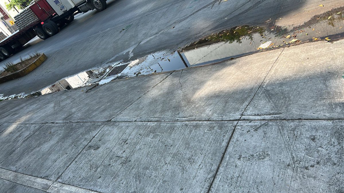 Buenos días <a href="/SOBSECDMX/">Secretaría de Obras y Servicios CDMX</a> <a href="/locatel_mx/">@locatel_mx</a> <a href="/SEGIAGUA/">Secretaría de Gestión Integral del Agua</a>  solicito el desasolve y limpieza de coladera ya que sale agua fetida en pastriotismo 307 entre calle 5 y calle 7 col San Pedro de los pinos <a href="/BJAlcaldia/">Alcaldía de Benito Juárez</a> 
Gracias (ciclovia)