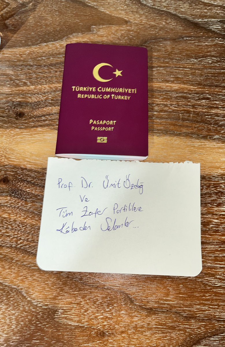 Ümit Hocam'a ve çok sevdiğim Zafer Partili vatanseverlere yarın Kâbe'nin önünden selamlar getireceğim. Yarın uçağım var fotoğrafı muhtemelen Cuma günü atarım :)