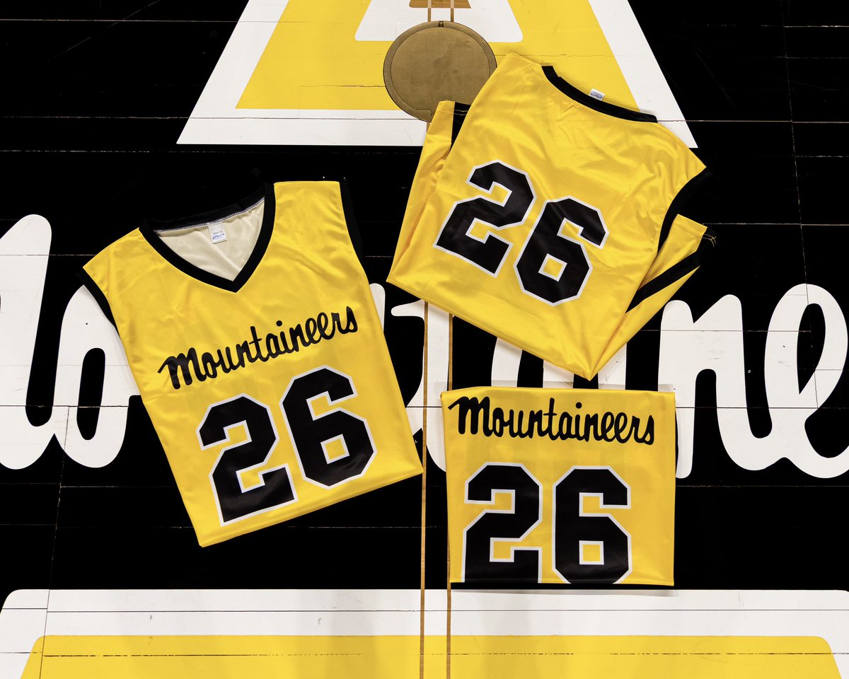 AppStateMBB's tweet image. See you at 6:30, #AppNation. 

Wear Gold. 

#TakeTheStairs