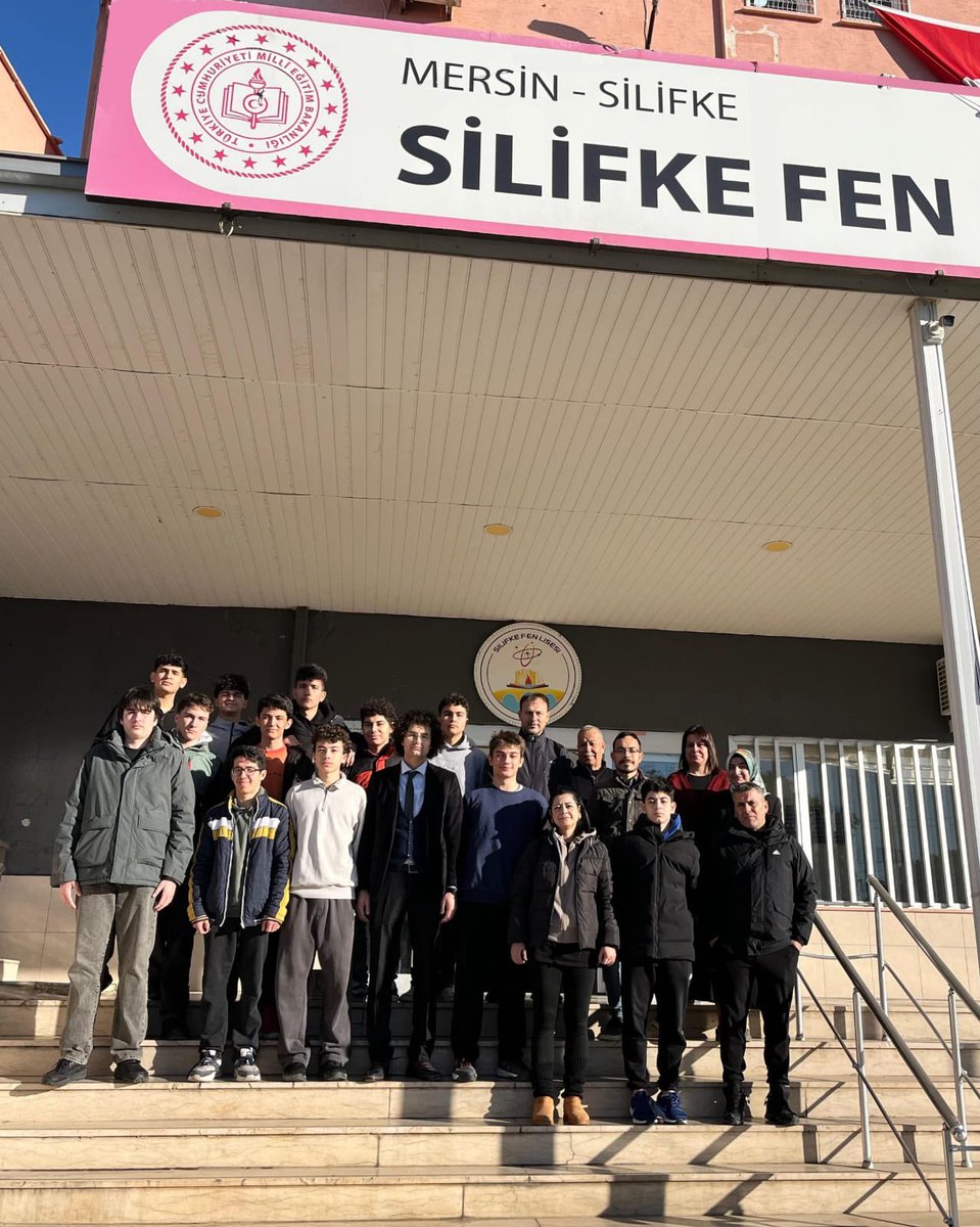Silifke Fen Lisesi Erkek Voleybol Takımımız disiplin ve inançla Nevşehir yolunda. Bu yolculuk sadece maç değil, birlikte başarmanın hikâyesi. Silifke Fen Lisesi Ailesi olarak Takımımıza başarılar! 🏐💪

<a href="/MersinMEM/">Mersin İl Millî Eğitim Müdürlüğü</a> 
<a href="/Muhammed0744/">Muhammed ÖZDEMİRCİ</a> 
<a href="/SilifkeArGe/">Silifke Mem</a> 
<a href="/kltiinerolu/">Fevzi Kültiğin Eroğlu</a> 
<a href="/TevfikfikretyZ/">Tevfikfikretyıldız</a>
