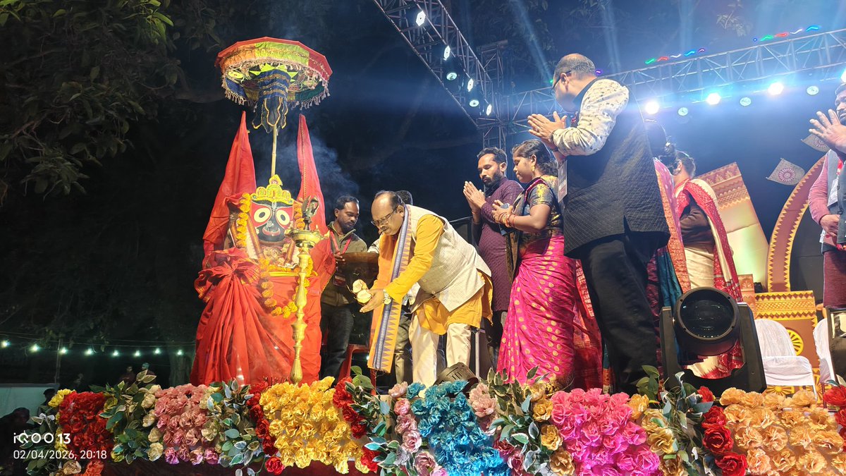 mallick_uma's tweet photo. ଆଜି ମୋ ନିର୍ବାଚନ ମଣ୍ଡଳୀର ଚକାପାଦ ଠାରେ ପ୍ରତିବର୍ଷ ଭଳି ‘ବାରକୋଶ ସାଂସ୍କୃତିକ ପରିଷଦ' ଆନୁକୁଲ୍ୟରେ ଆୟୋଜିତ “ବାରକୋଶ ମହୋତ୍ସବ - ୨୦୨୬”ର ଉଦଘାଟନୀ ସମାରୋହରେ ମୁଖ୍ୟ ଅତିଥି ଭାବେ ଯୋଗ ଦେଇ ମୁଁ ଅତ୍ୟନ୍ତ ଖୁସି ଅନୁଭବ କରୁଛି। ୨୦୨୩ ମସିହାରେ ଆରମ୍ଭ ହୋଇଥିବା ଏହି ଐତିହ୍ୟ, କଳା,ପରମ୍ପରା ର ମହୋତ୍ସବ ଆମ ବାରକୋଶ ଅଞ୍ଚଳର ଯୁବଗୋଷ୍ଠୀ, ମୋର ସବୁ ସମୟର ଛାୟା ସଦୃଶ ସହଯୋଗୀ ମାନଙ୍କ ଆପ୍ରାଣ ଉଦ୍ୟମରେ ଆଜି ସମଗ୍ର ଜିଲ୍ଲାରେ ଏକ ଅନନ୍ୟ ପରିଚୟ ସୃଷ୍ଟି କରିପାରିଛି।
  ଏଥିରେ ମୋ ସହିତ ଆମ ଚକାପାଦ ବ୍ଲକ ଅଧ୍ୟକ୍ଷା ସମସ୍ତଙ୍କ ପ୍ରିୟ ଶ୍ରୀମତି ବୈନେତ୍ରୀ କହଁର, ବାରକୋଶ ସାଂସ୍କୃତିକ ପରିଷଦ ର କାର୍ଯ୍ୟକାରୀ ସଭାପତି ତଥା ଚକାପାଦ ବିଡ଼ିଓ ଶ୍ରୀ ହୃଦରଞ୍ଜନ ସାହୁ, ତହସିଲଦାର ଶ୍ରୀ ରାକେଶ ପ୍ରଧାନ, ପରିଷଦର ଉପସଭାପତି ତଥା କଖାରୁଝୋଳା ସରପଞ୍ଚ ଶ୍ରୀ ନିଳାମ୍ବର ମଲ୍ଲିକ, ପରିଷଦ ର ଉପସଭାପତି ତଥା ପସରା ସରପଞ୍ଚ ଶ୍ରୀ ସୁମନ୍ତ ମଲ୍ଲିକ, ଜିଲ୍ଲାପରିଷଦ ସଦସ୍ୟା ଶ୍ରୀମତି ରଞ୍ଚନା ନାୟକ, ପରିଷଦ ସମ୍ପାଦକ ତଥା ଭାଜପା ଜିଲ୍ଲା ସମ୍ପାଦକ ଶ୍ରୀ ଦେବାଶିଷ ପ୍ରିୟଦର୍ଶନ ସାହୁ ପ୍ରମୁଖ ମଞ୍ଚାସିନ ଥିଲେ।   #barakoshmahotsav 

#BJP4ViksitBharat #BJP4IND #BJP4Odisha #phulbaniassemblyconstituency #umacharanmallick