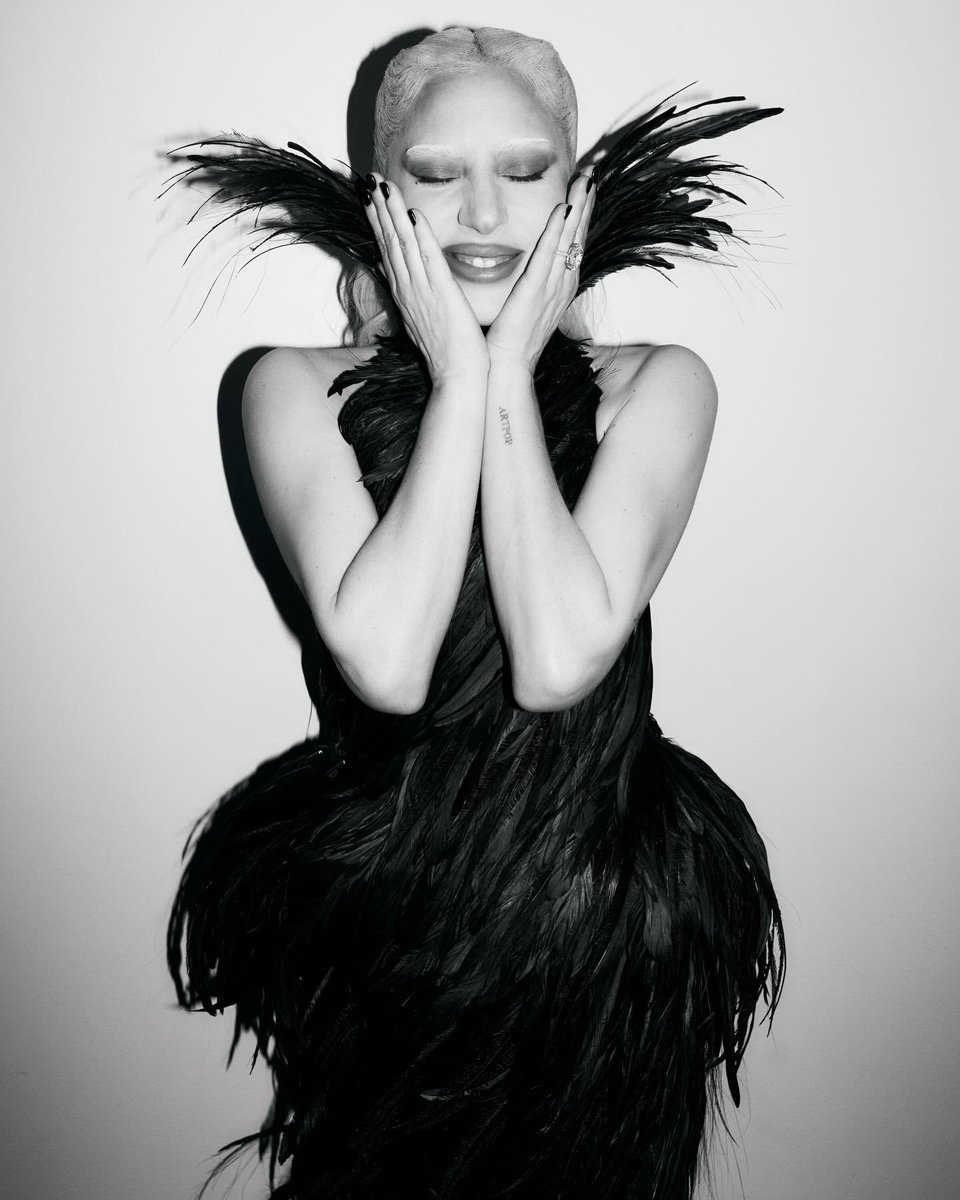 allurequinn's tweet image. LADY GAGA.